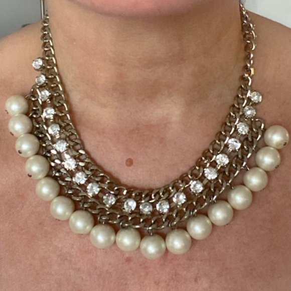 Pearl, Gold and Rhinestone statement Necklace! - Picture 2 of 2